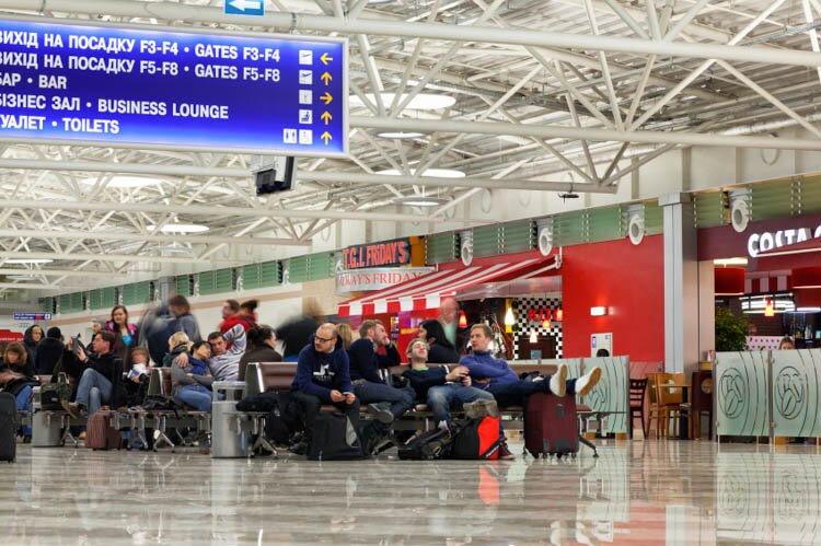 Із аеропортів України зникне російська мова