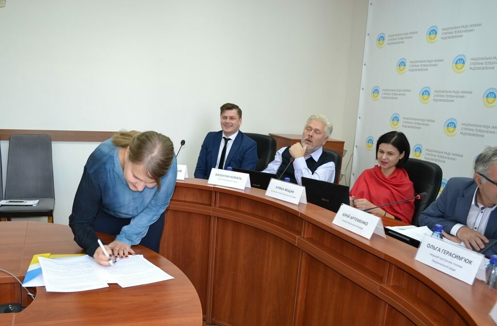Радіогрупи підписали меморандум щодо виконання нових квот українських пісень